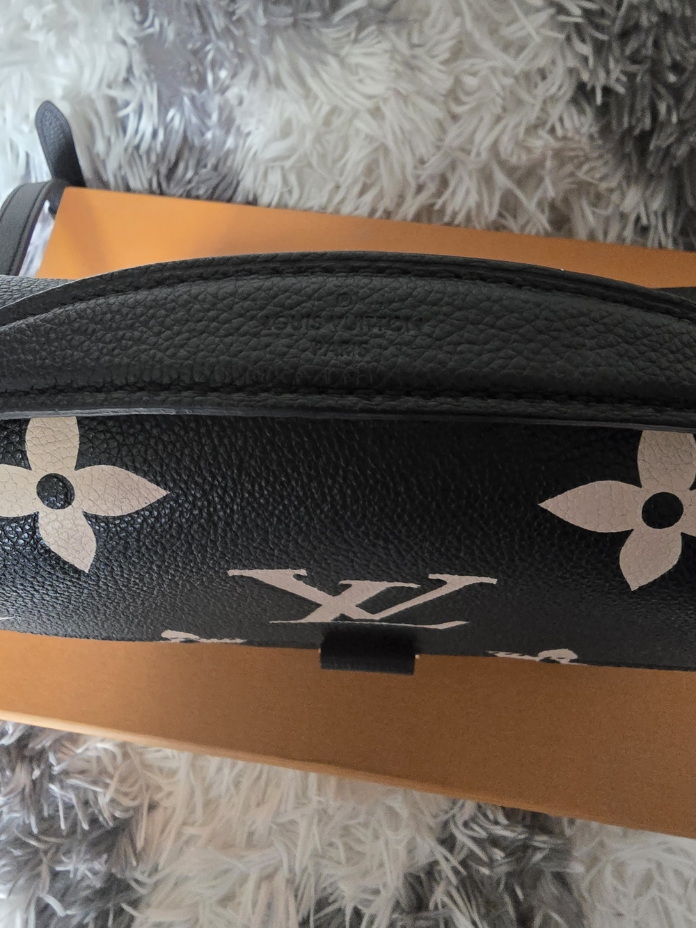 Louis Vuitton Black & WhiteCream Monogram Pochette Metis Shoulder Bag -pre Owned - Picture 6 of 13